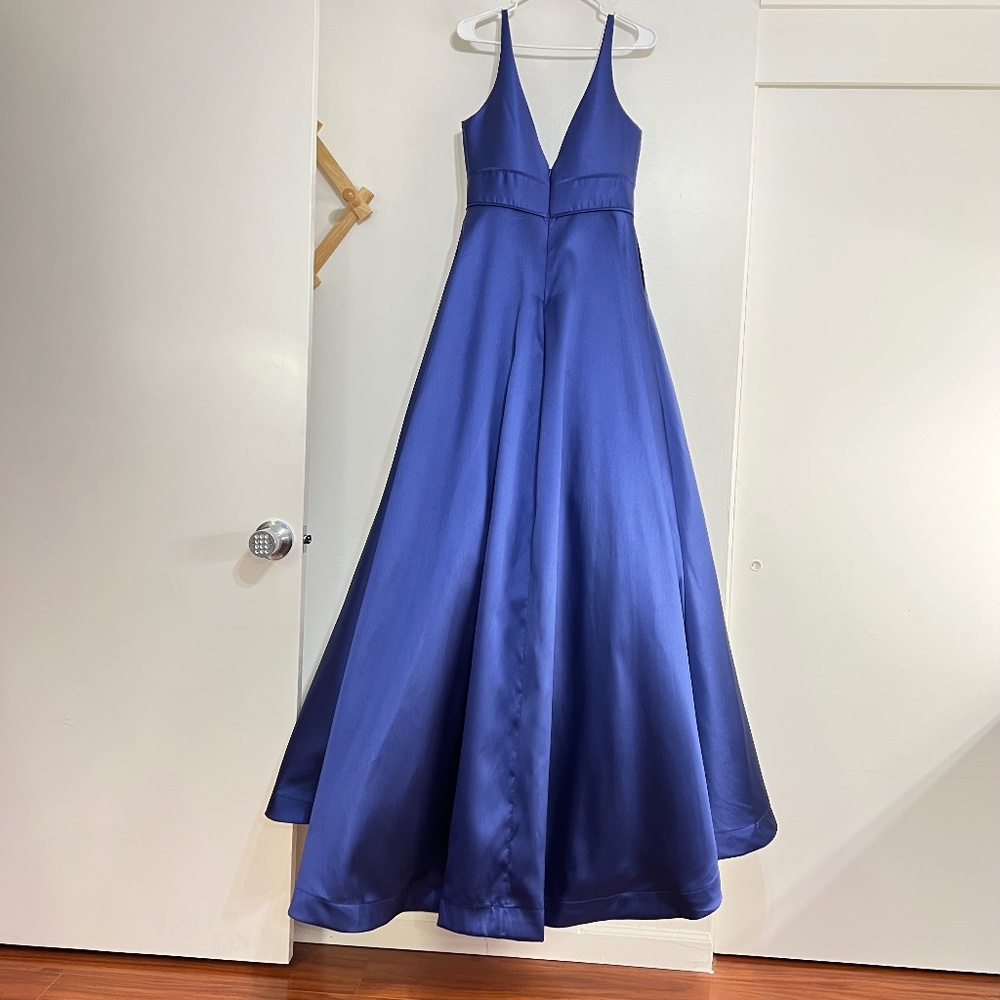 Mac Duggal Ieena 55010 Plunging V-Neck V-Back Gown - Picture 6 of 10